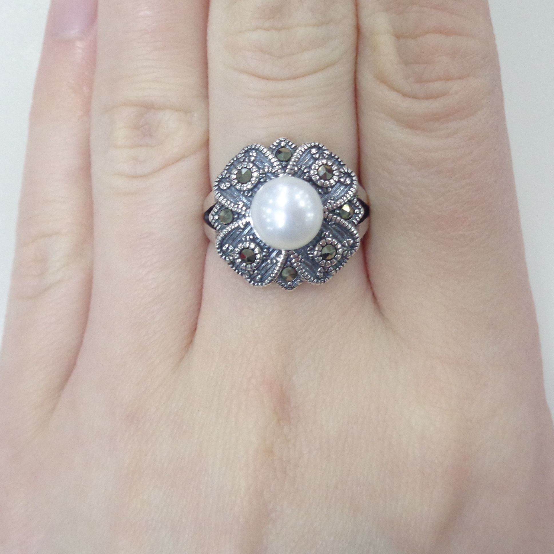 Серебряное кольцо с жемчугом